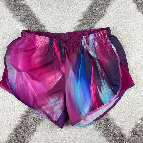 Womens Nike Short   - Picture 1 of 3